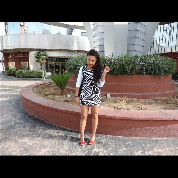 Black and White Mini Dress Size Medium - Picture 6 of 7